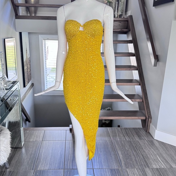 NWOT 🌼 Yellow Sequin Strapless Asymmetrical Dress - Picture 6 of 17